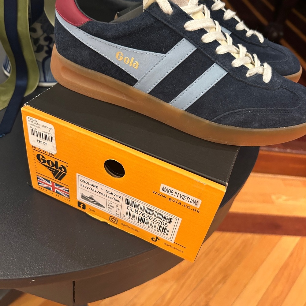 Gola Women’s Cyclone Navy Sneakers SZ 7 Like New - Picture 3 of 7